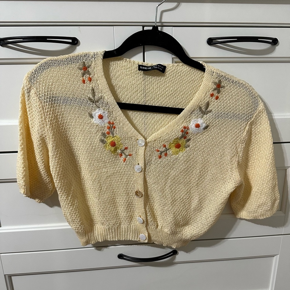 Knit cropped cardigan top